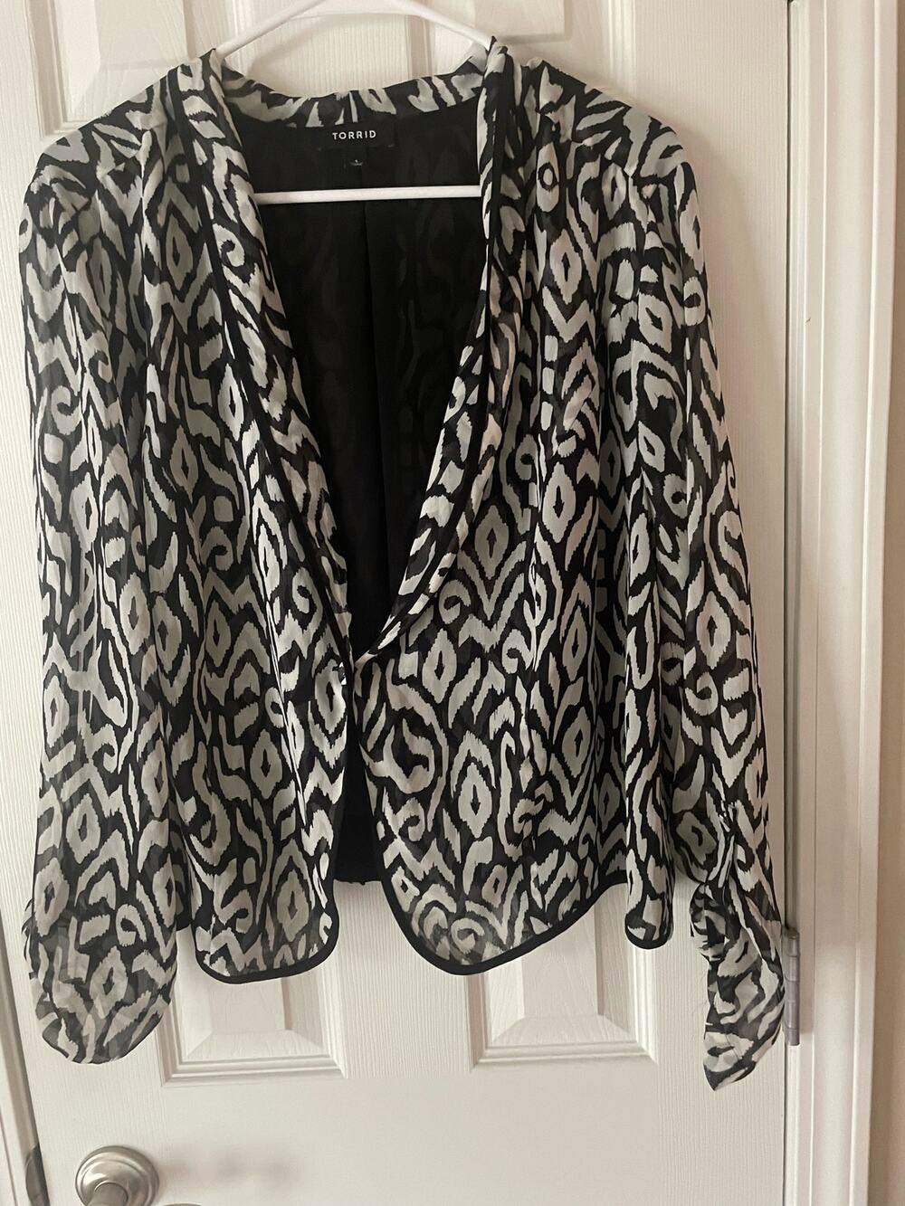 Torrid , Size L, L/S Chiffon Blazer in B/W Sheer Print $28, B50
